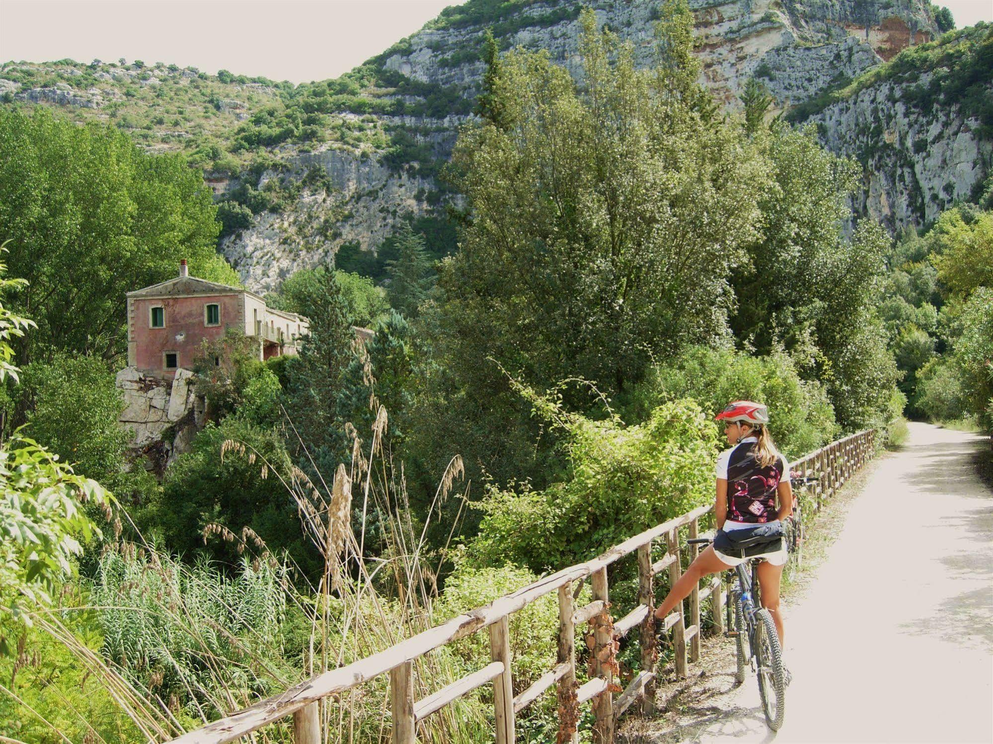 Отель Parco Della Rocca Пунта-Браччетто Экстерьер фото
